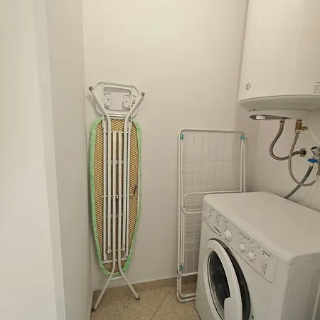 King's Village 公寓 *