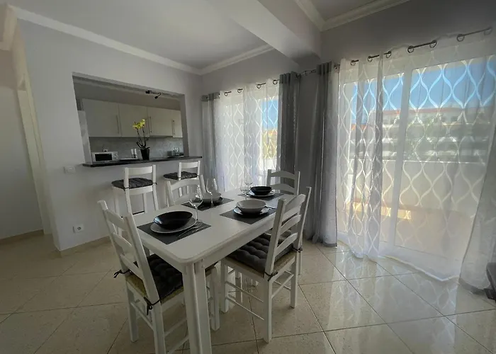 King's Village شقة