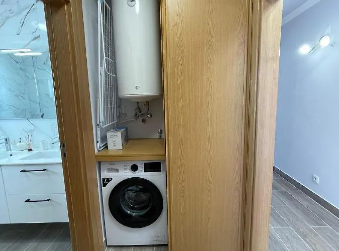 King's Village شقة