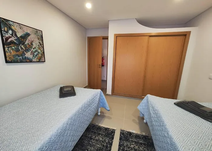 King's Village شقة