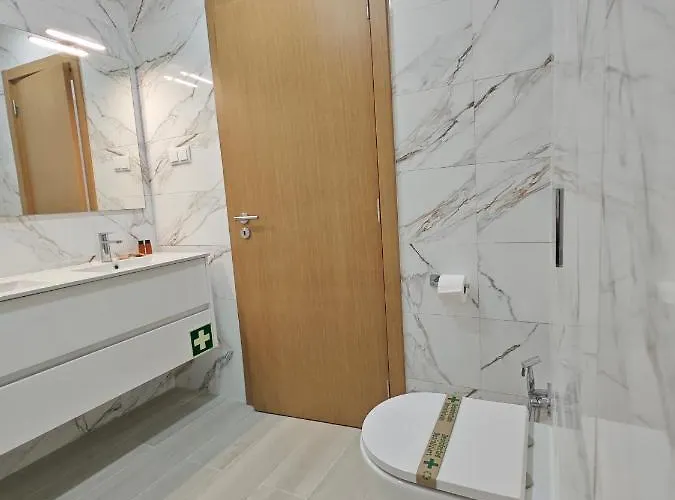 King's Village شقة