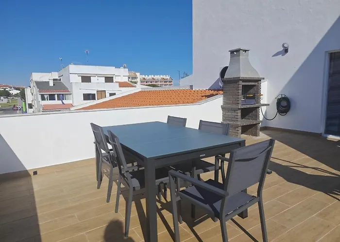 King's Village شقة