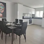 King's Village Apartamento *