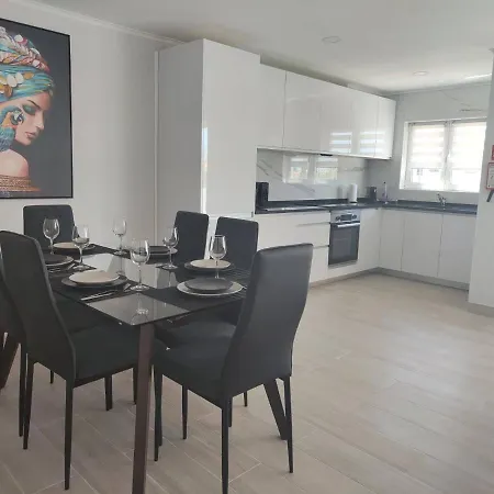 King's Village Daire *